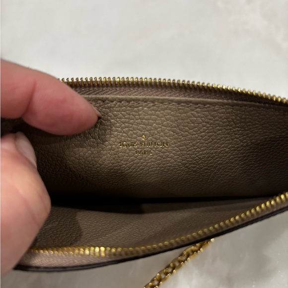 LOUIS VUITTON FELICIE POCHETTE purse on a chain Great condition No stains/odors. - Picture 16 of 16